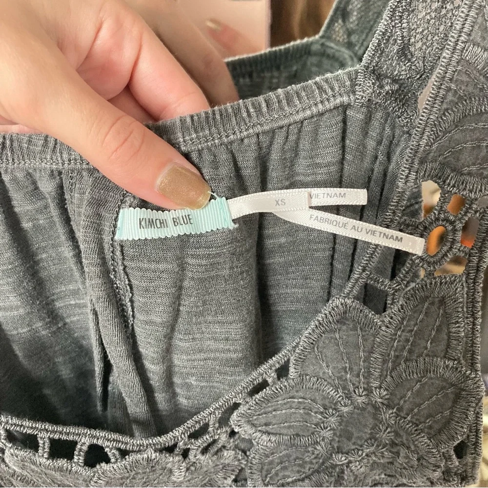 Gray top - Picture 4 of 5